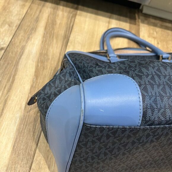 Used Michael Kors blue duffle travel bag - Picture 5 of 16